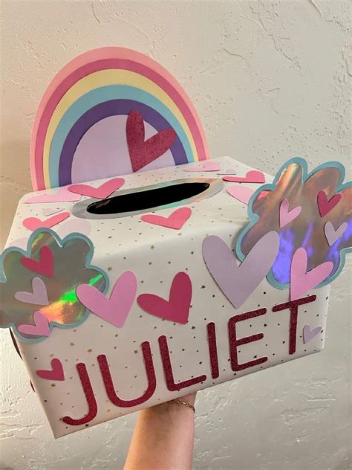 What do you put in a kids valentines box?