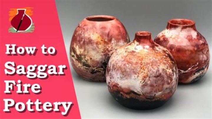 What do you put in a saggar firing?