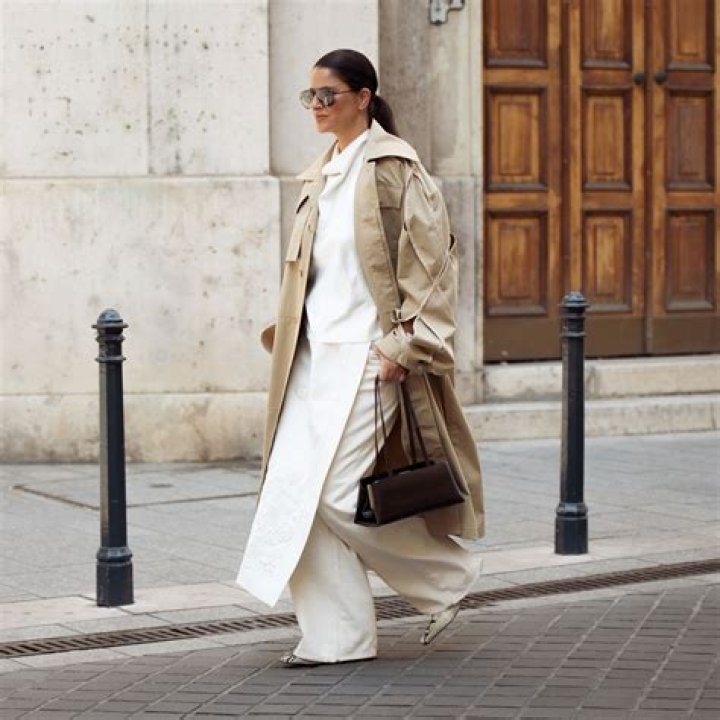 What does a fashion editor do for a magazine?