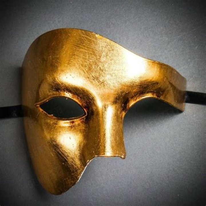 What does a gold mask do for your face?