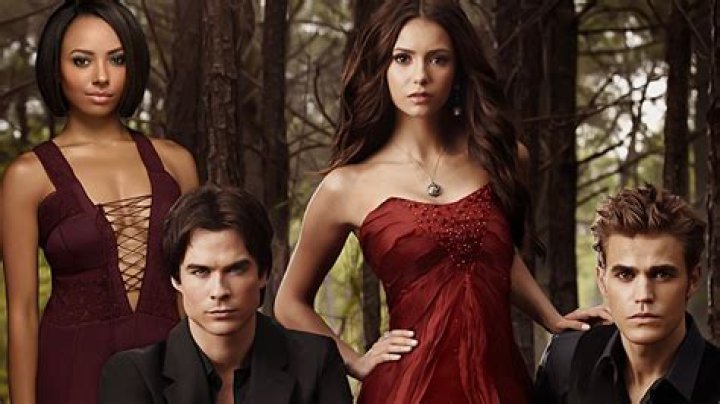 What does Damon say to Elena when he dies?