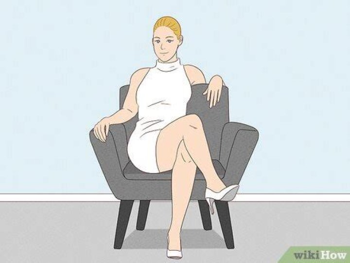 What does it mean when a woman crosses her legs towards you?