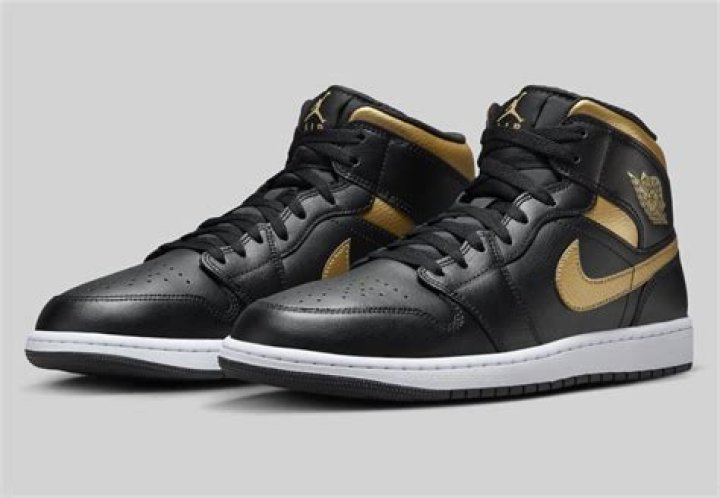 What does Jordans golden shoulder mean?