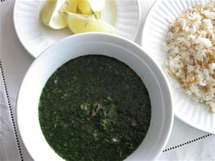 What does Molokhia taste like?