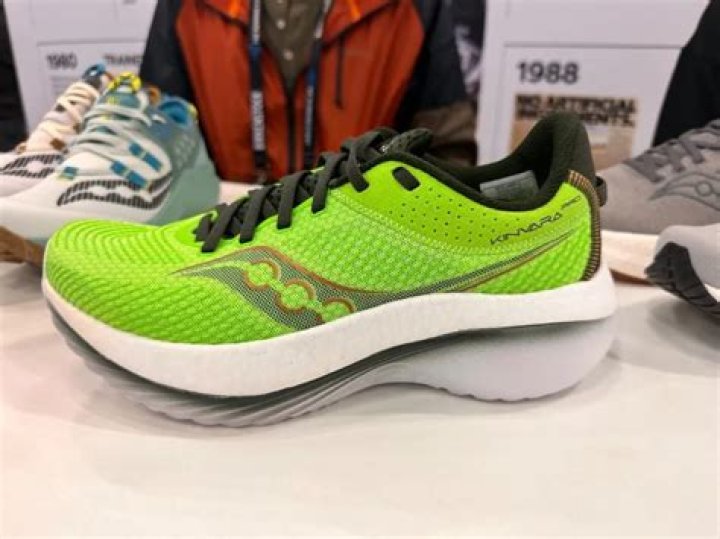What does Saucony Kinvara weigh?