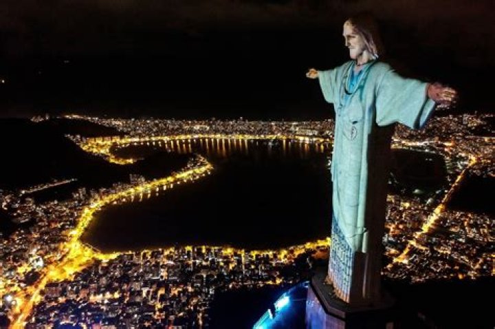 What does the Jesus statue in Rio mean?