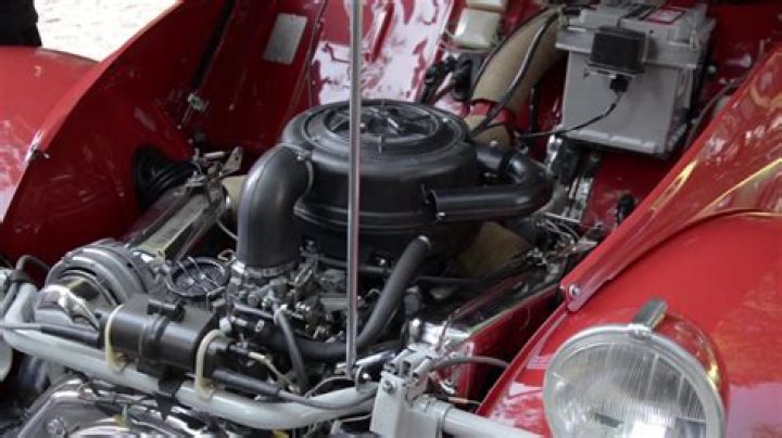 What engine does a Citroen 2CV have?