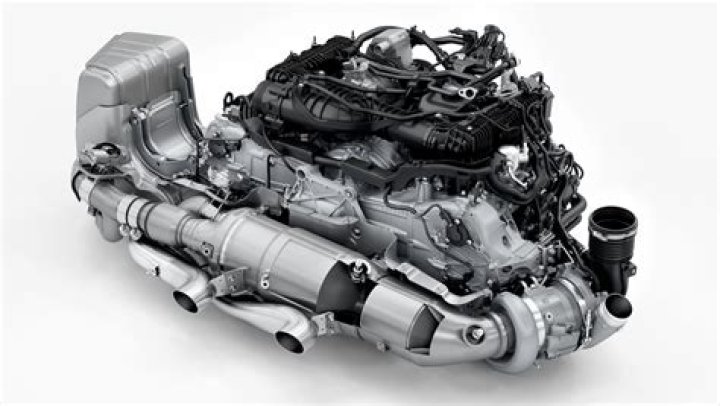 What engine does the M7 have?