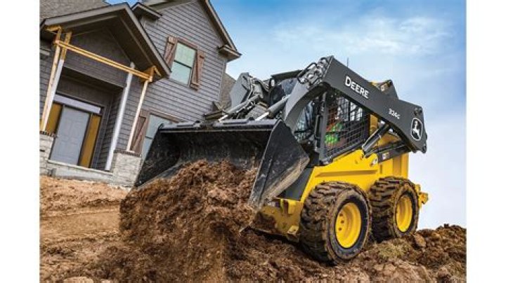 What engine is in a John Deere 240 Skid Steer?