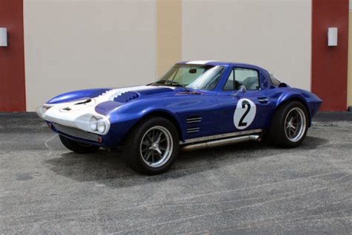 What engines were in 1963 Corvette?