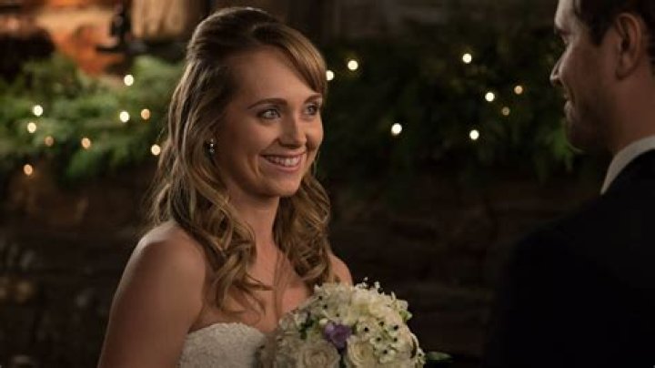 What episode does Amy and Rory get married?