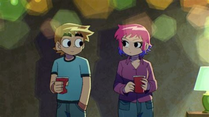 What episode does Ramona walk the runway?