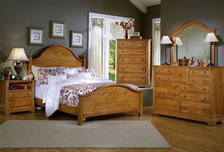 What furniture is comparable to Broyhill?