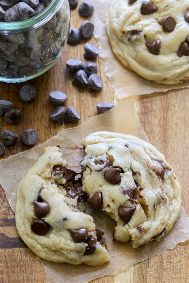 What gives cookies chewy texture?