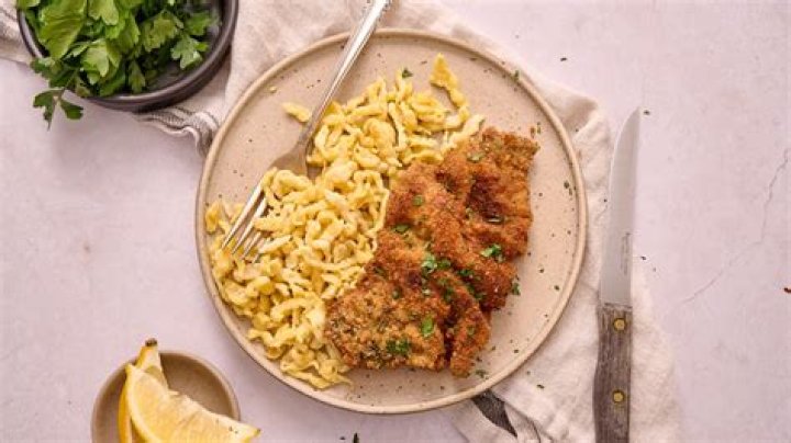 What goes good with Wiener schnitzel?