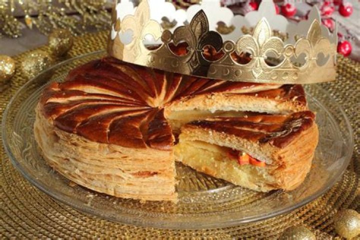 What happens if you find une feve in une galette des Rois?