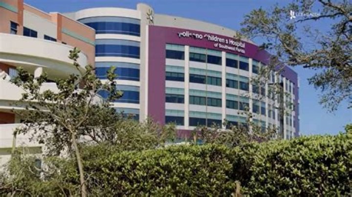 What hospitals are in Palm Beach Gardens?