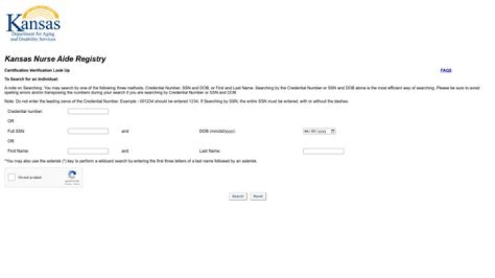 What information is included in the Kansas Nurse Aide Registry for each CNA?