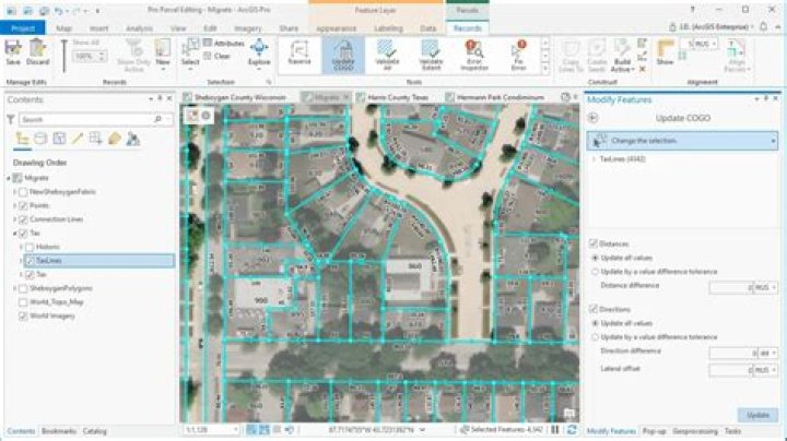 What is a MapInfo in GIS?