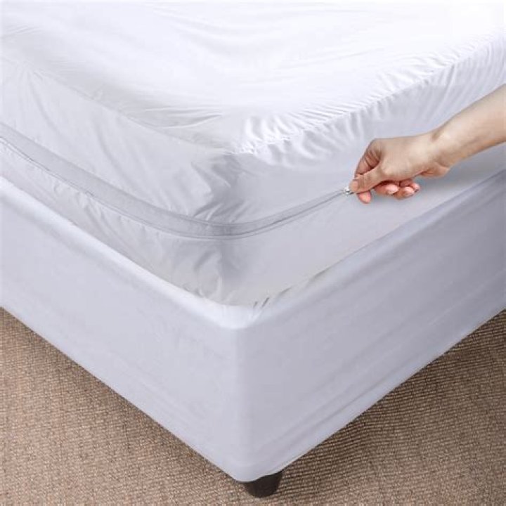 What is a zippered mattress protector?