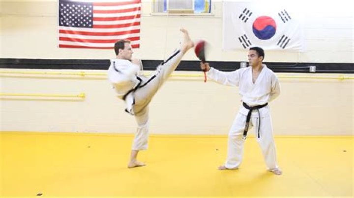 What is crescent kick in Korean?