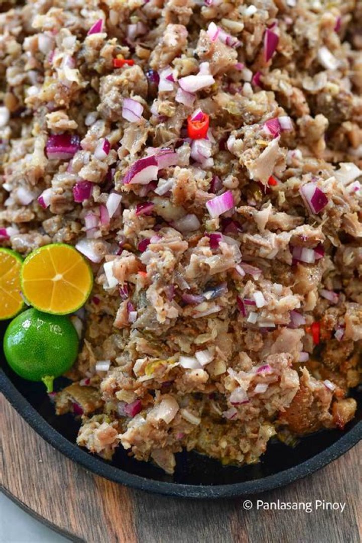 What is Filipino sisig made of?