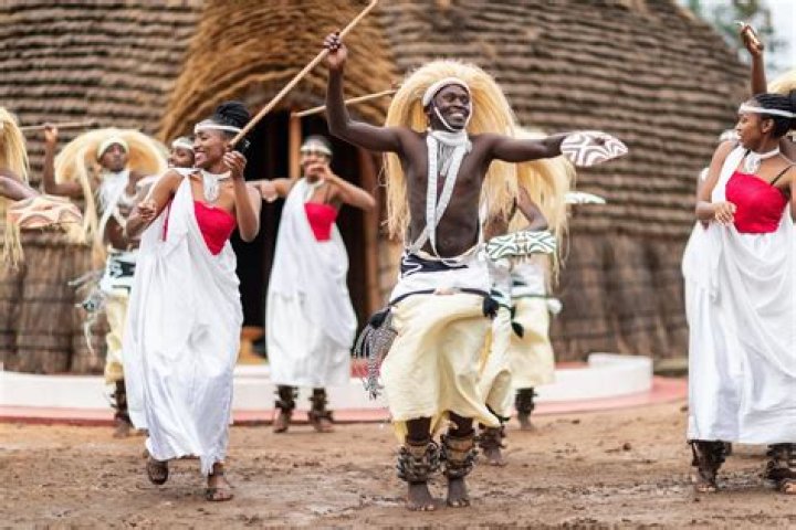 What is Intore dancing?