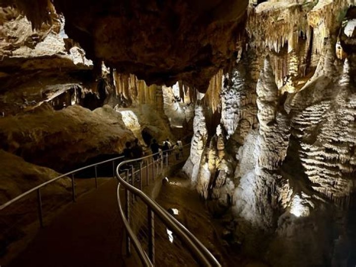 What is Luray Caverns known for?