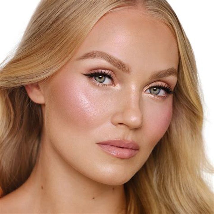 What is the art of makeup?