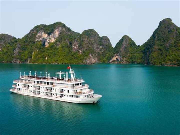 What is the best Halong Bay cruise recommendation?