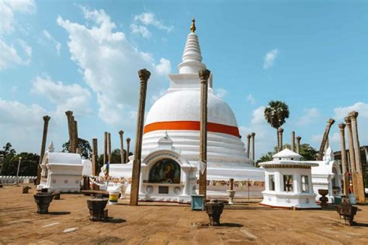 What is the biggest Buddhist temple in Sri Lanka?