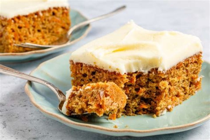What is the difference between carrot cake and Hummingbird Cake?