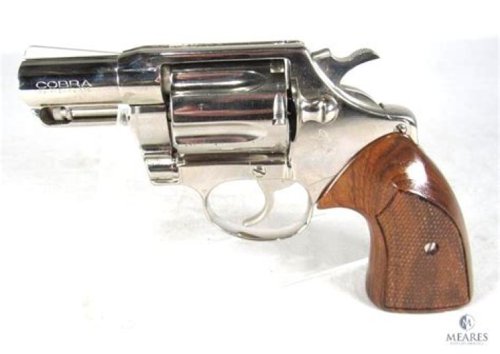What is the difference between the Colt Detective Special and the Colt Cobra?