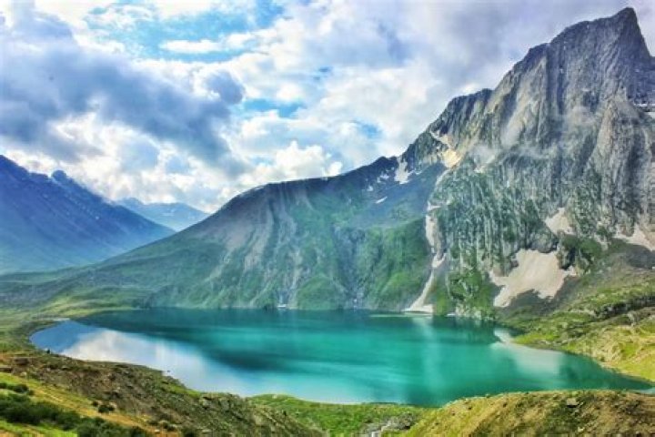 What is the famous dish of Kashmir?