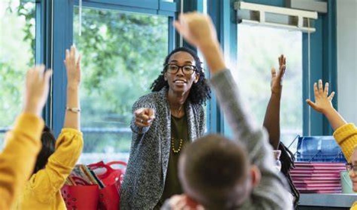 What is the job of an elementary school teacher?