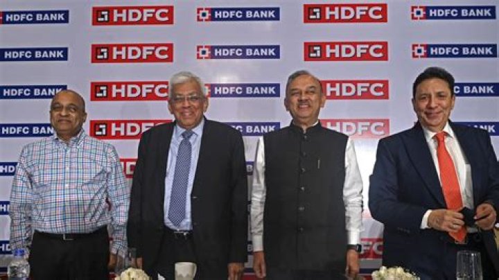What is the salary of cluster head in HDFC Bank?