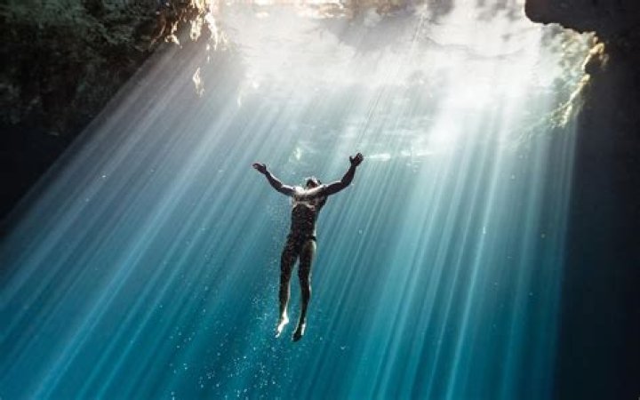 What is the world record for holding your breath underwater 2012?