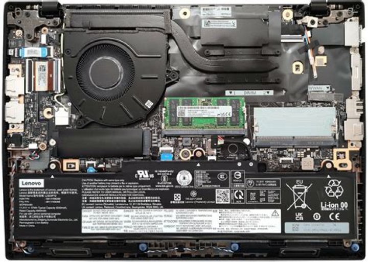 What kind of hard drive does a Toshiba Satellite laptop have?