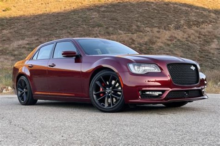 What kind of tires are on a Chrysler 300?