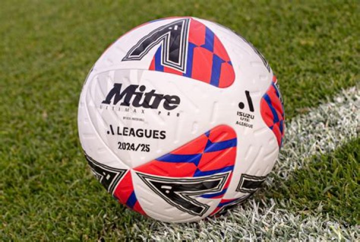 What leagues use Mitre balls?