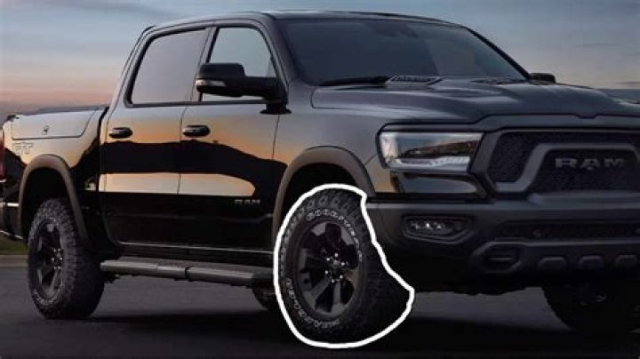 What lug pattern is a 92 Dodge Dakota?