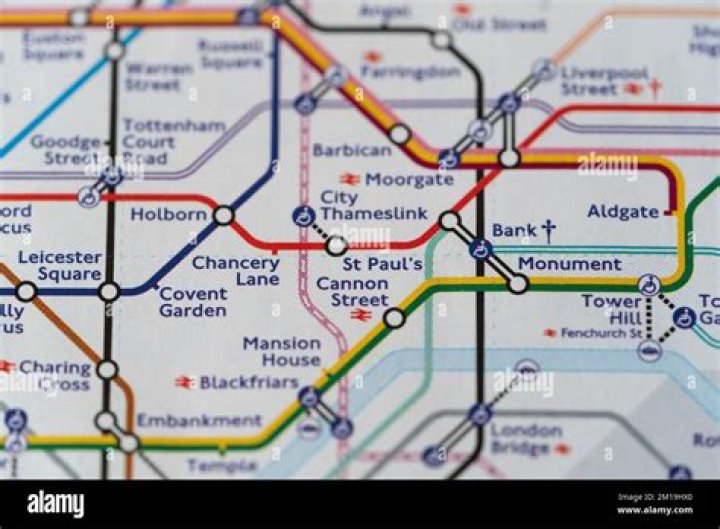 What Metro station is closest to White House?