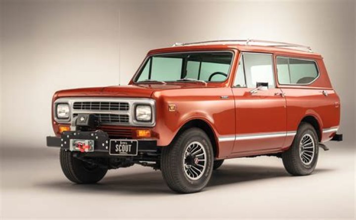What motor is in a international scout?