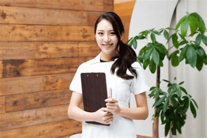 What qualifications do you need to be a beautician?