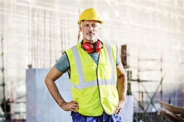What should a construction worker wear?