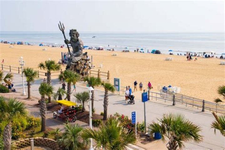 What statue is on Virginia Beach Boardwalk?