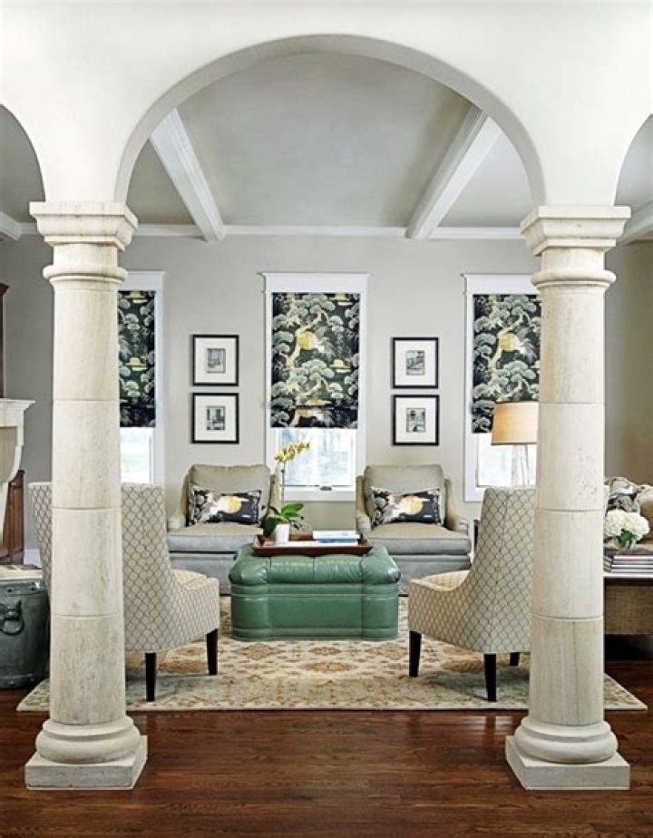 What style of house has pillars?