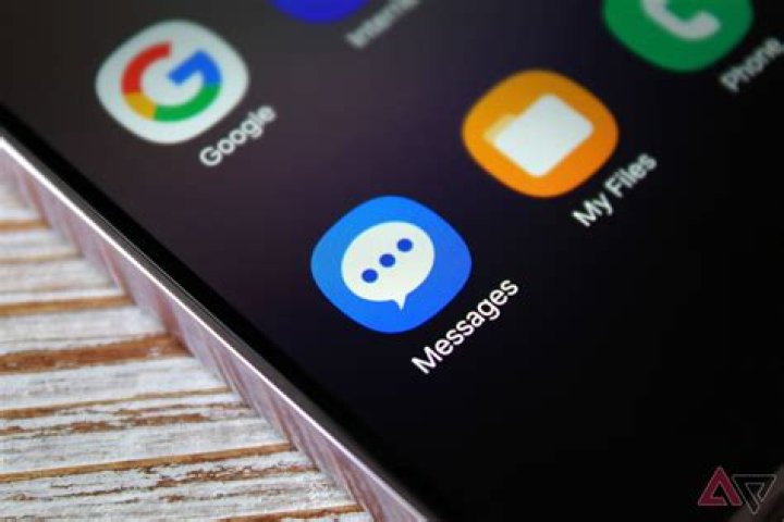 What texting app does LG use?