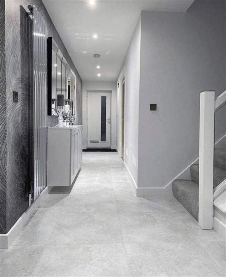 What tiles to use in hallway?