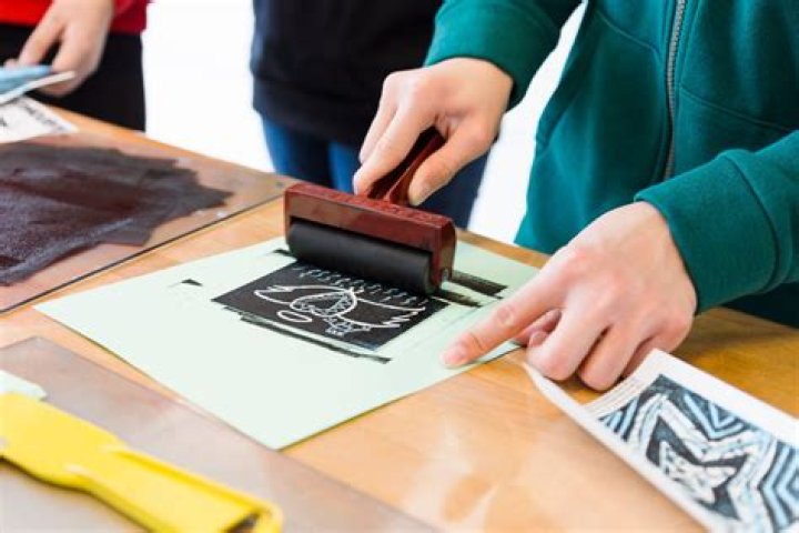 What type of printmaking did Hokusai do?